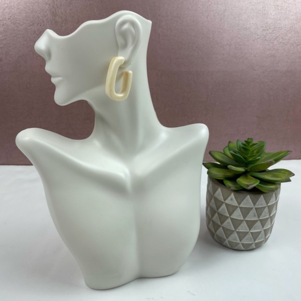 Milky Cream White Hoop Earrings Butterfly Back Cute Retro Women - Picture 1 of 7